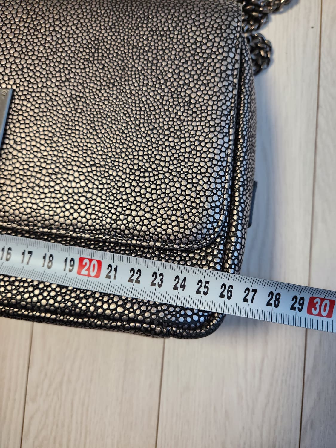 새상품급)쿠론 체인백 크로스백
여러 중고사이트에도 같이 판매하고 있어서  상품이미지8