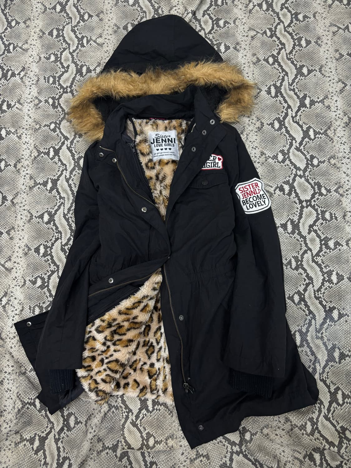 [GAL]Kitsch Patch Detail Leopard Fur Jac 상품이미지1