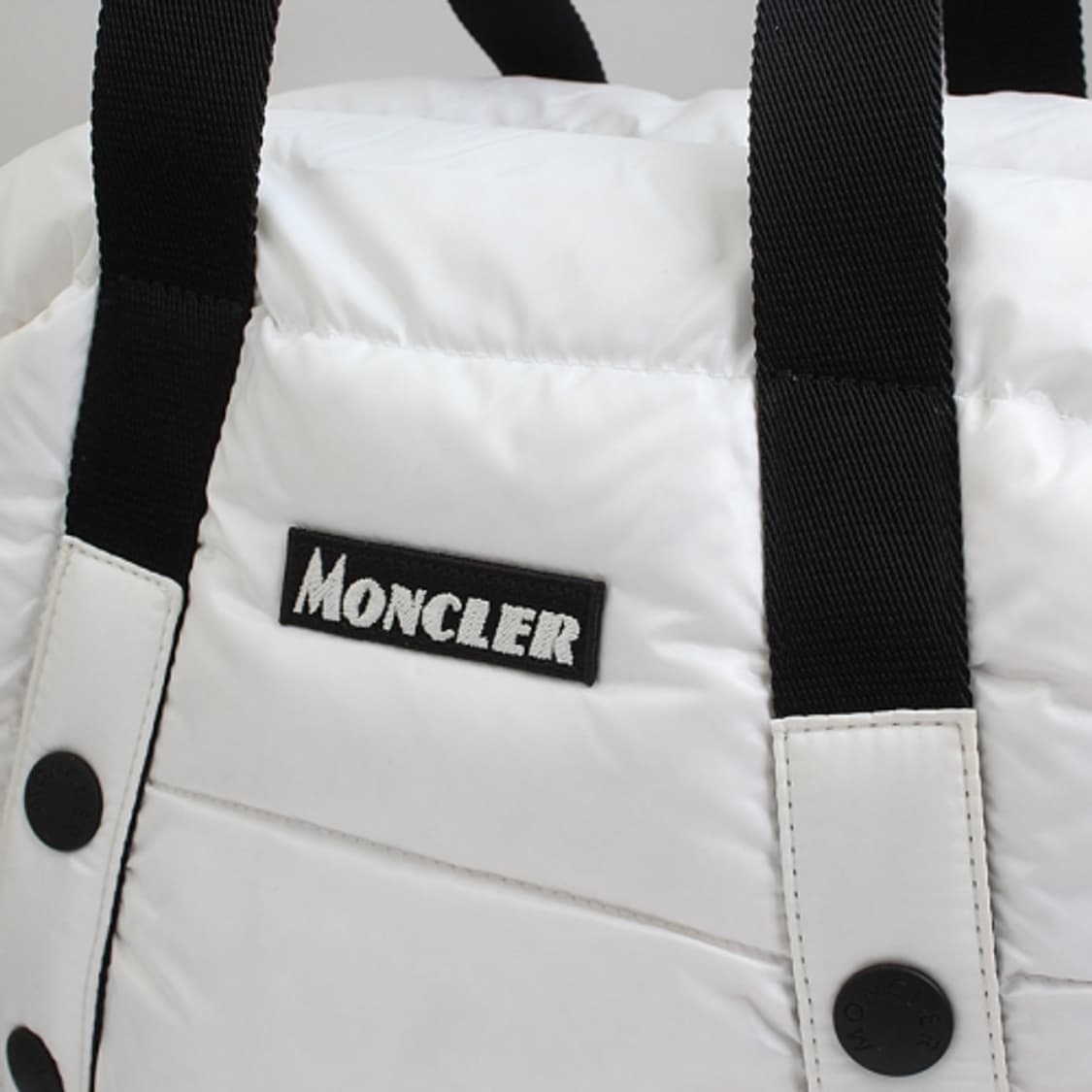 몽클레르 화이트 패딩 숄더백 상품이미지6