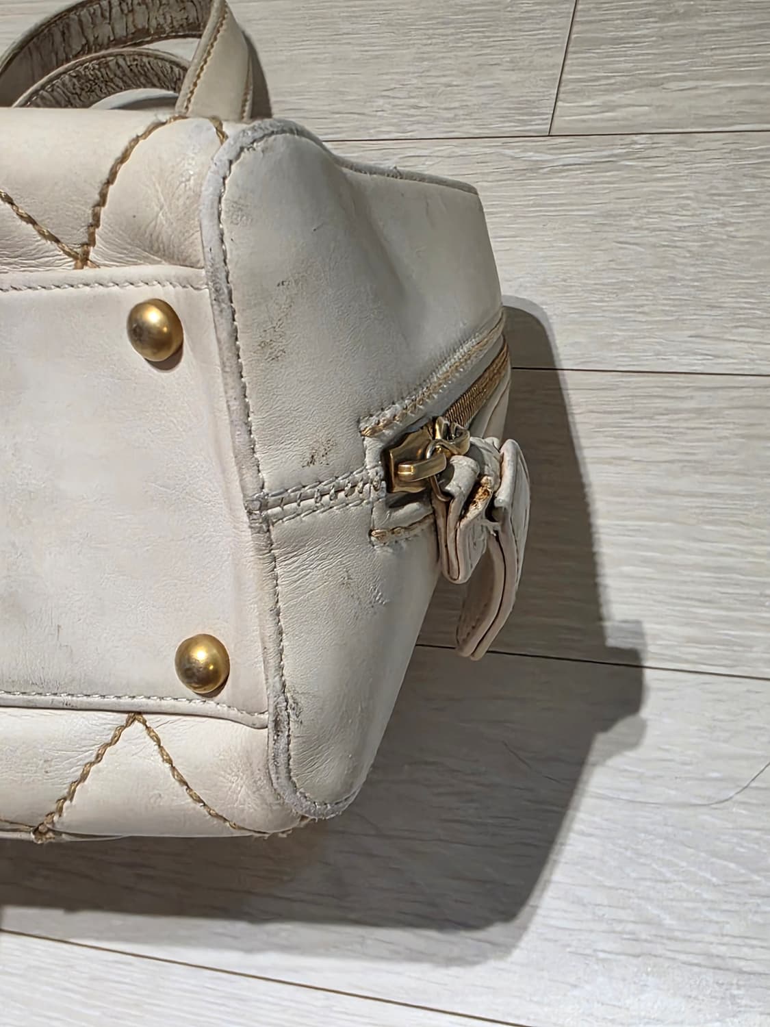 샤넬 퀼팅 스티치 화이트 토트백 상품이미지9