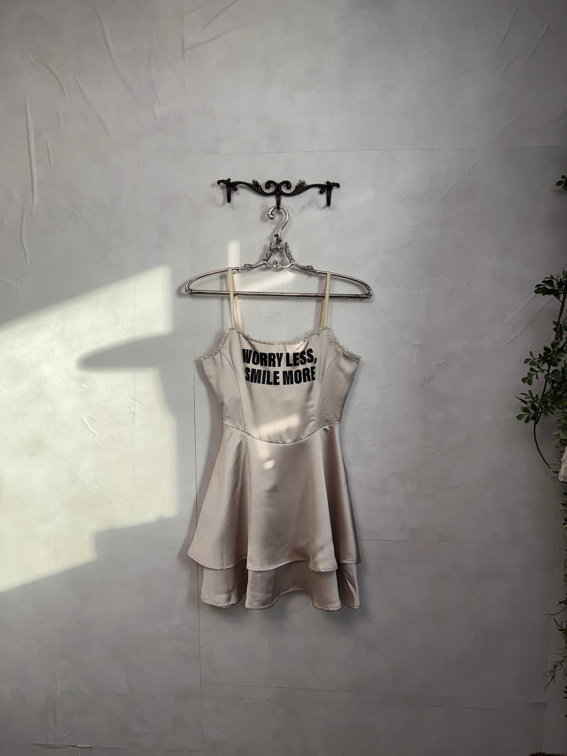 YOUHEE LETTERING SATIN FLARE MINI DRESS  상품이미지3