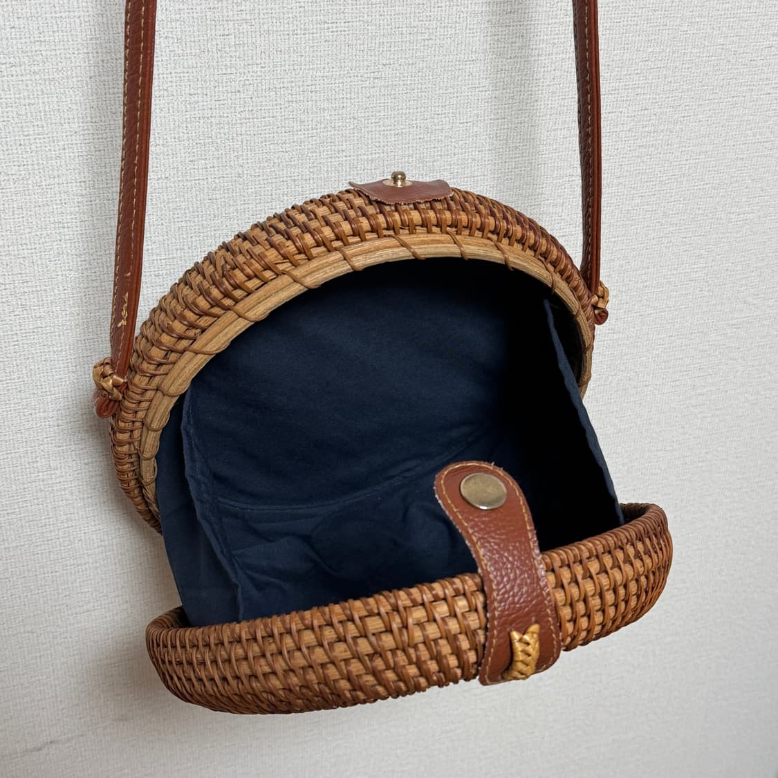 모리걸 라탄 크로스백 브라운 상품이미지2