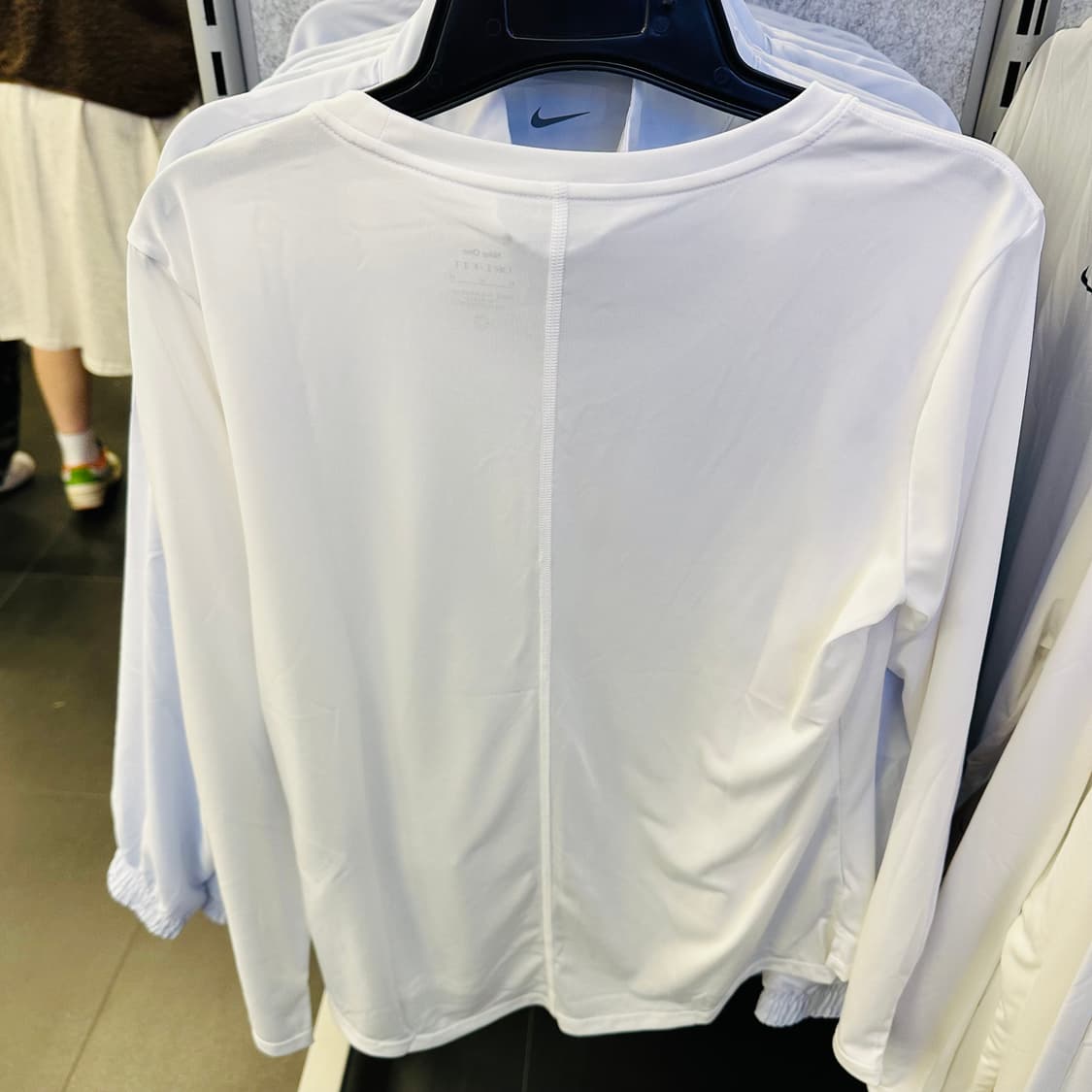 나이키 여성 긴팔티 드라이 핏 원 롱슬리브 탑 DD0642-100 상품이미지2