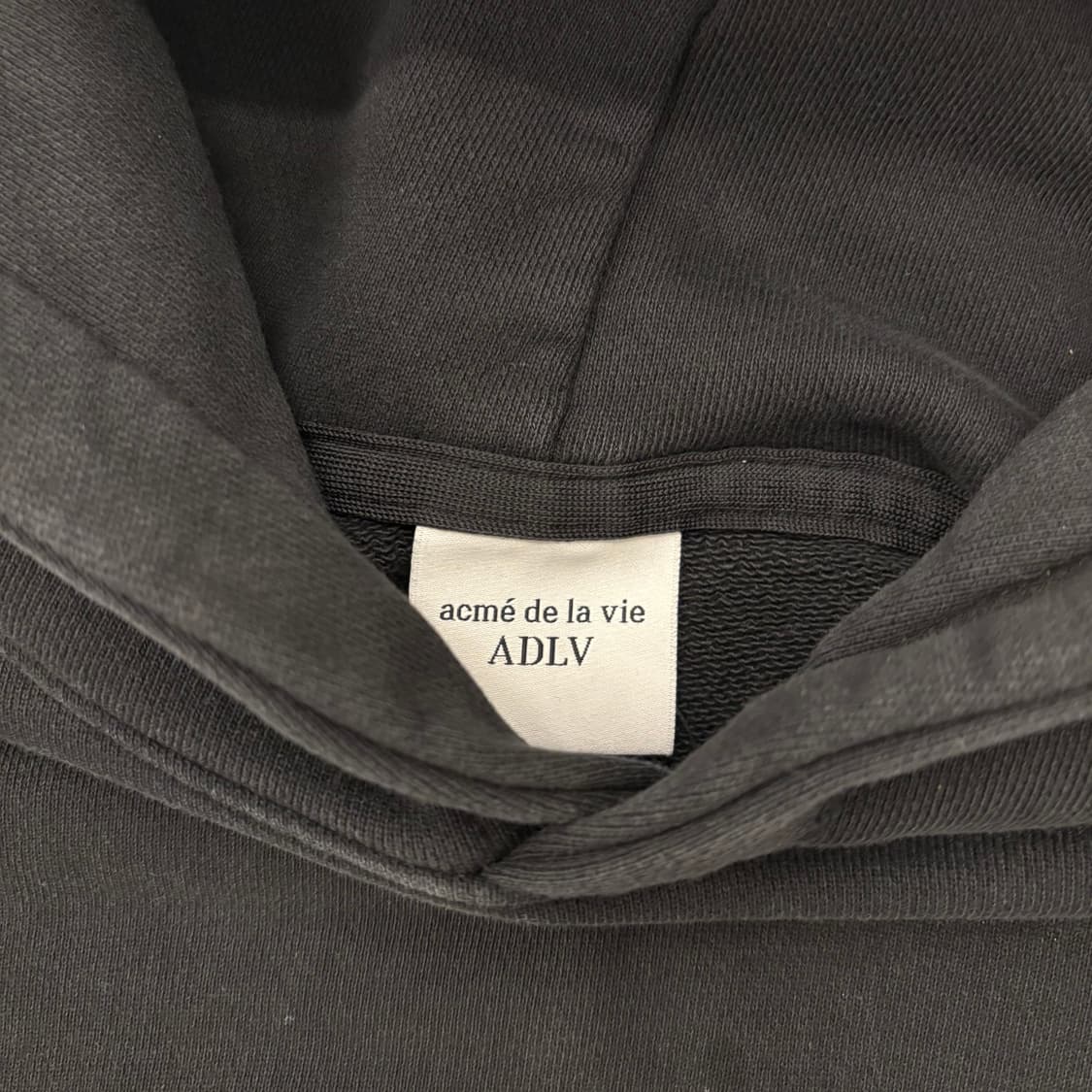 아크메드라비 빅로고 크롭 후드티 상품이미지3