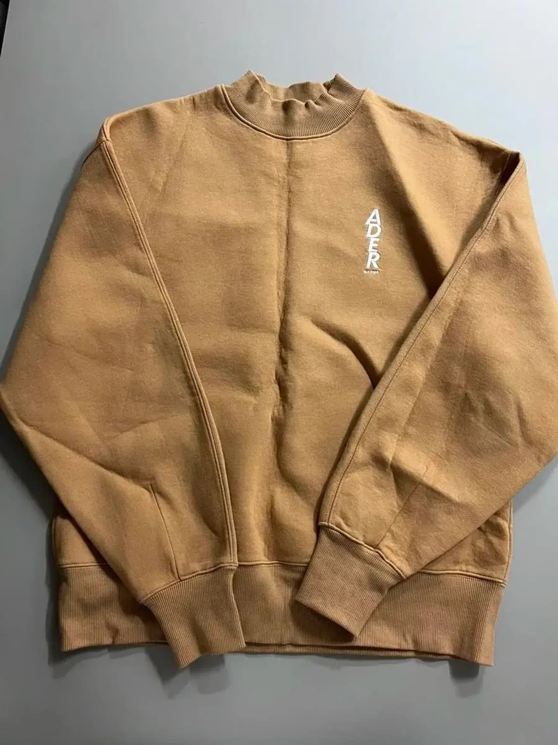 아더에러 16fw 목폴라 맨투맨 상품이미지1