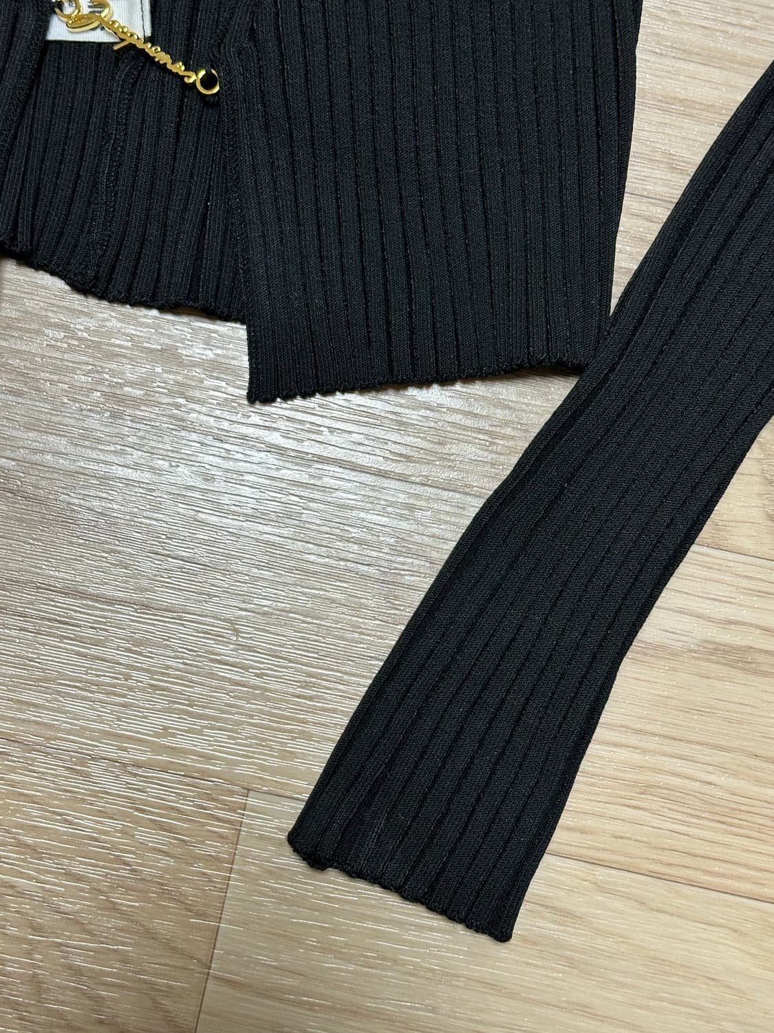 자크뮈스 프랄루 크롭 가디건 블랙 36 상품이미지3