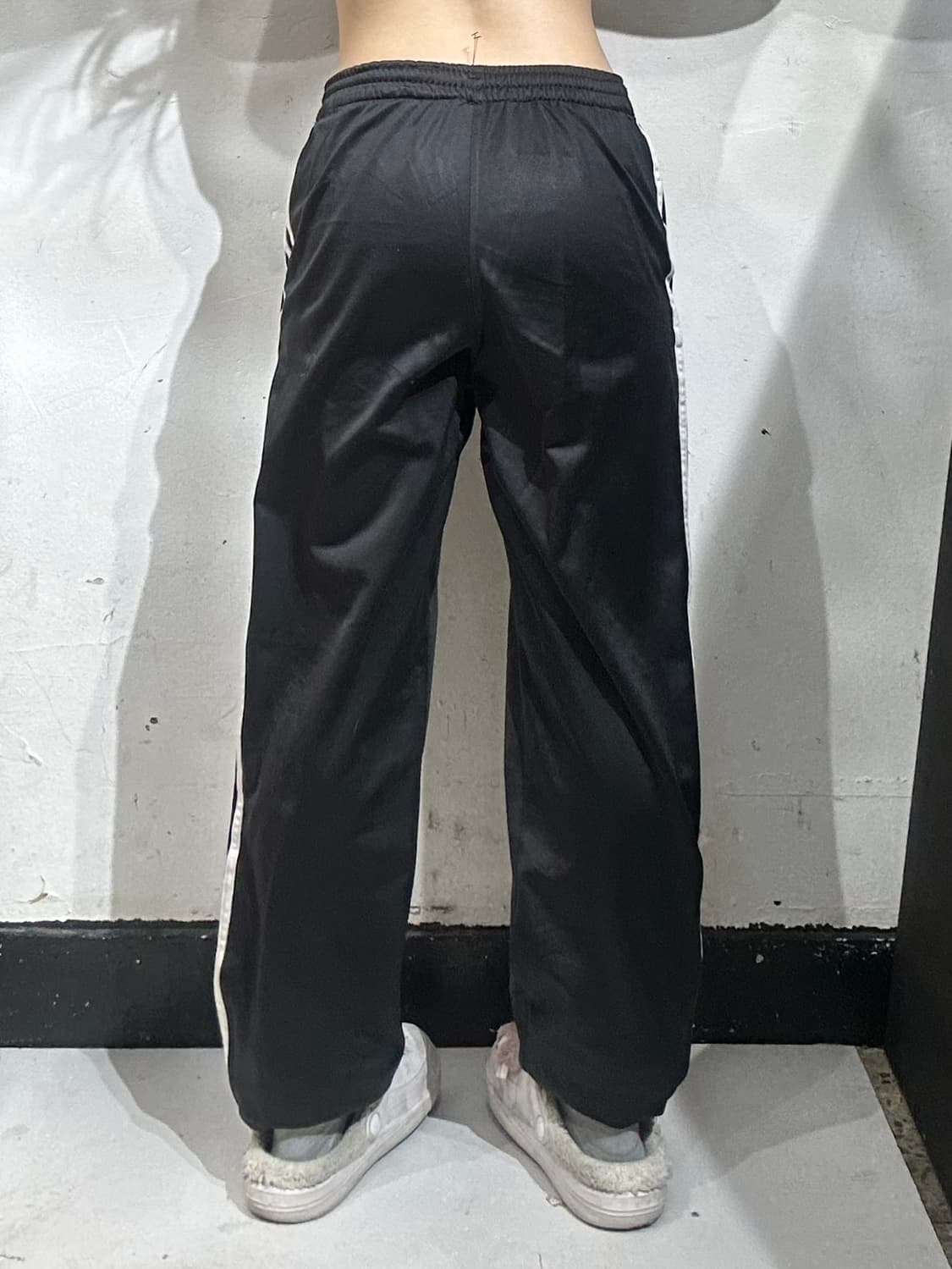 아디다스 블랙 파이어버드 화이트 삼선 와이드 팬츠  상품이미지3