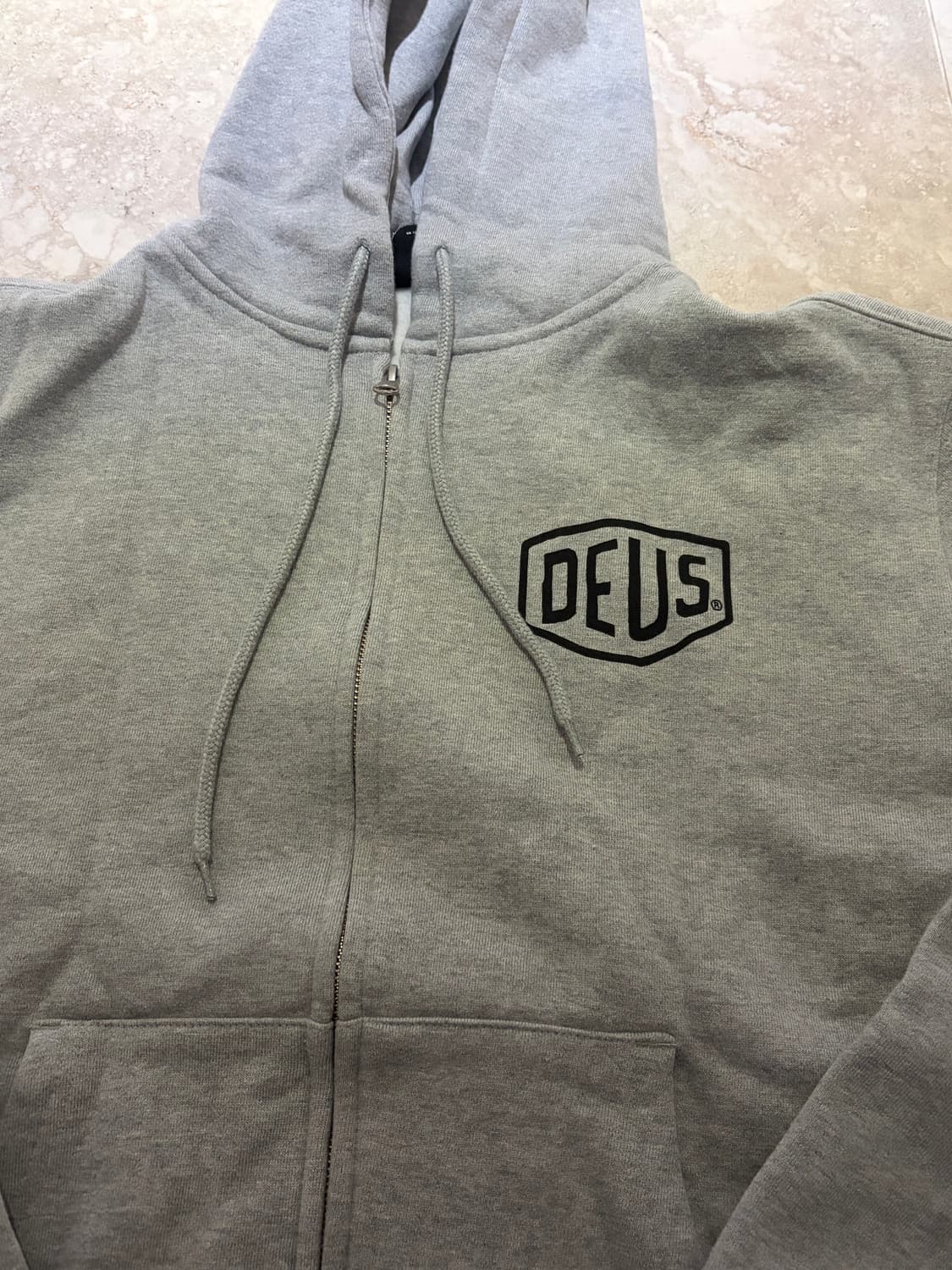 새상품)데우스 엑스 마키나 후드집업 그레이 L 상품이미지2