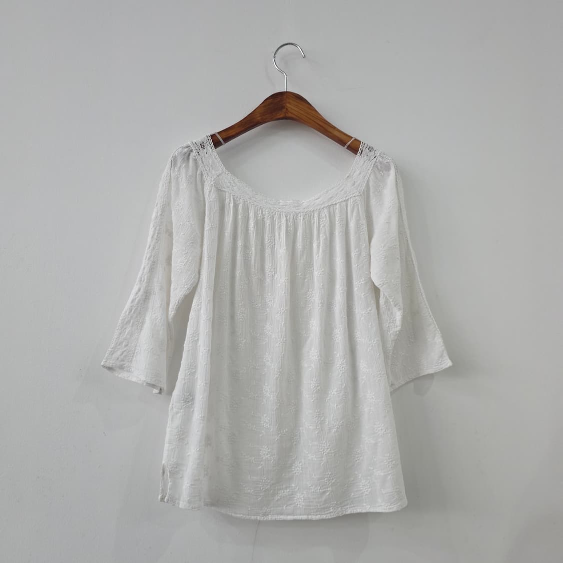 UM 아이보리 플라워 스퀘어넥 자수 블라우스 상품이미지2