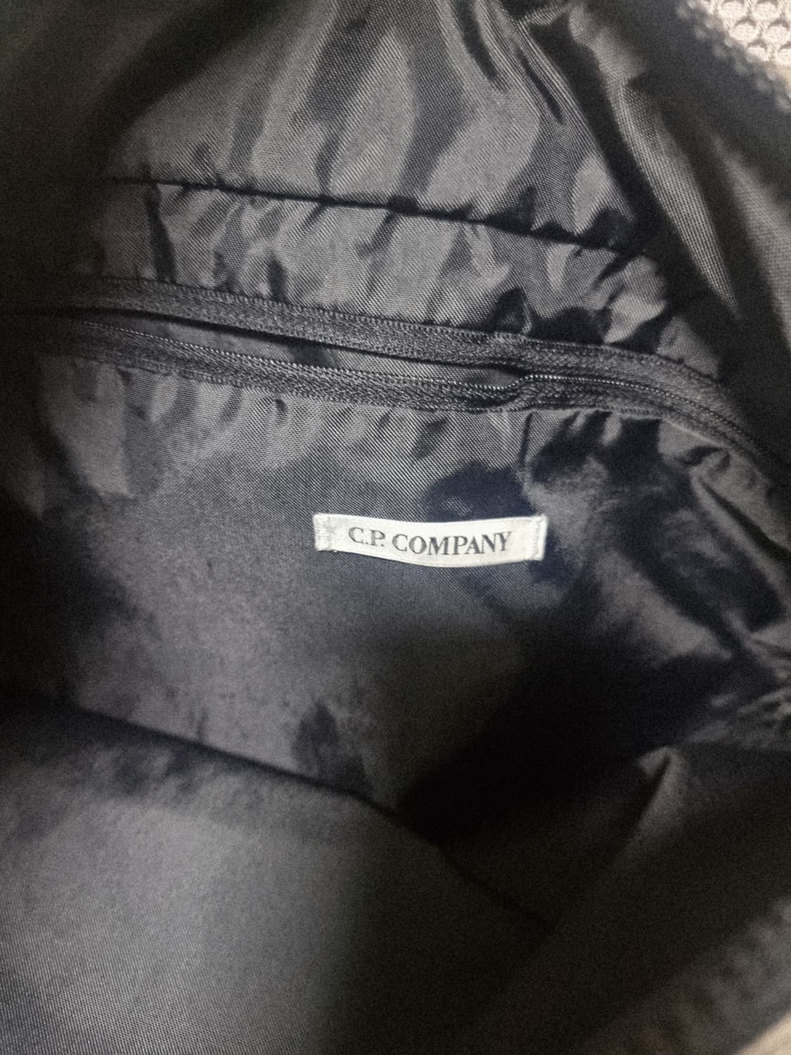 C.P컴퍼니 나일론B 숄더백 퍼지그레이 헬멧백  상품이미지2