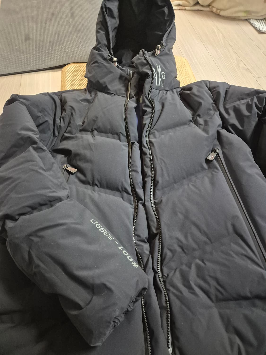 몽클레어 아르세사즈 숏 패딩 3사이즈 상품이미지1