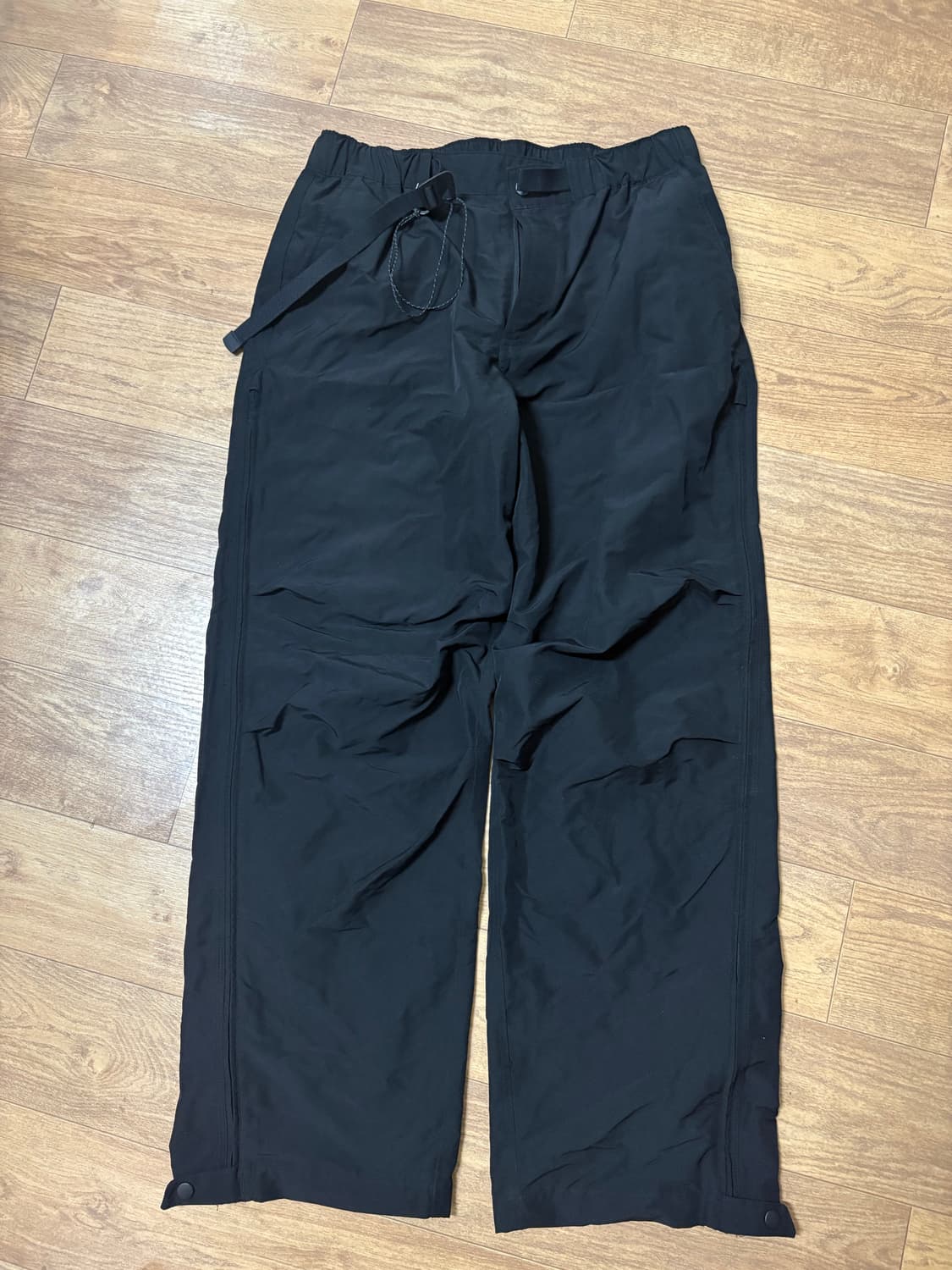 무신사스탠다드 시티레저NP 사이드 지퍼 파라슈트팬츠(31) 상품이미지1