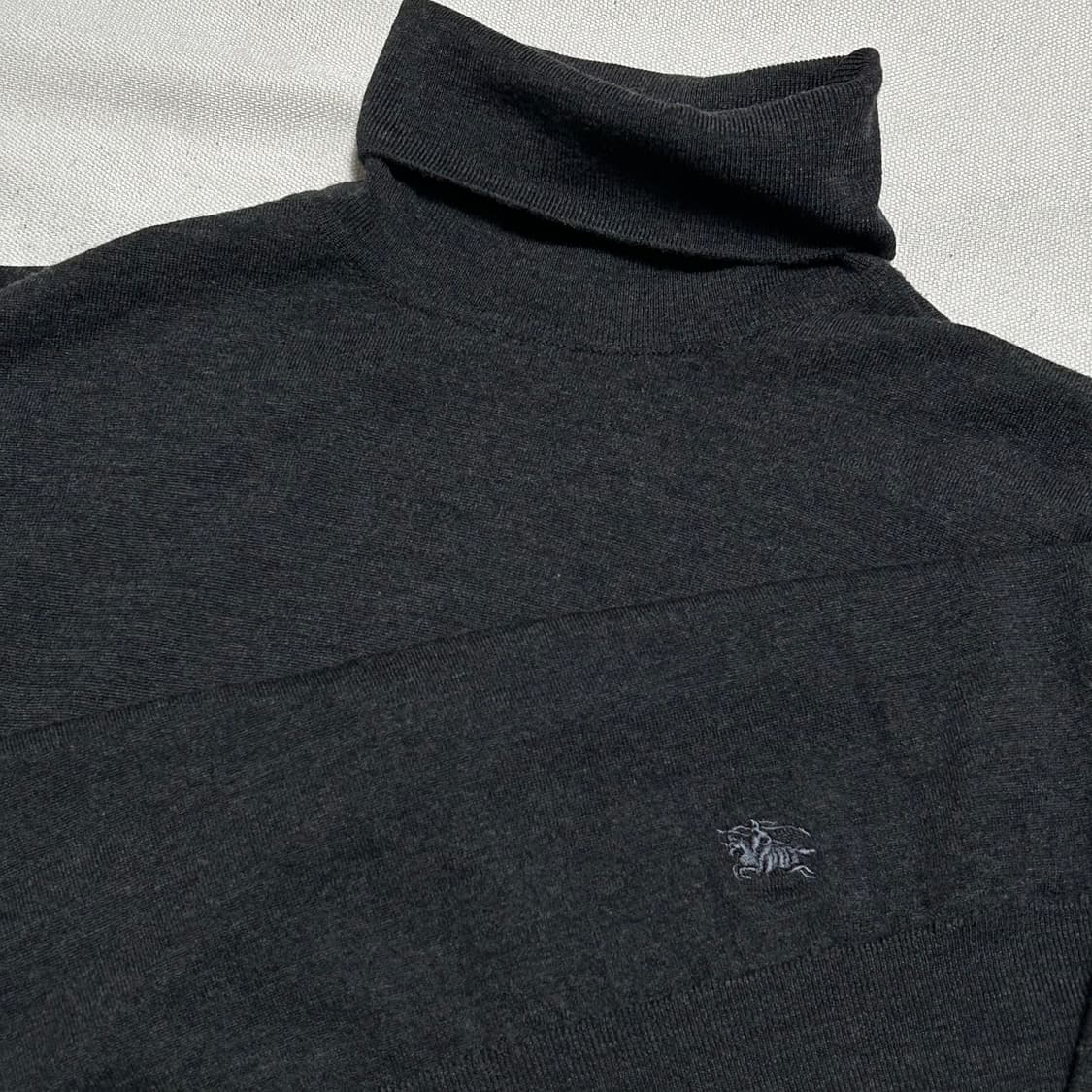 33 버버리 차콜 울 터틀넥 니트 상품이미지1