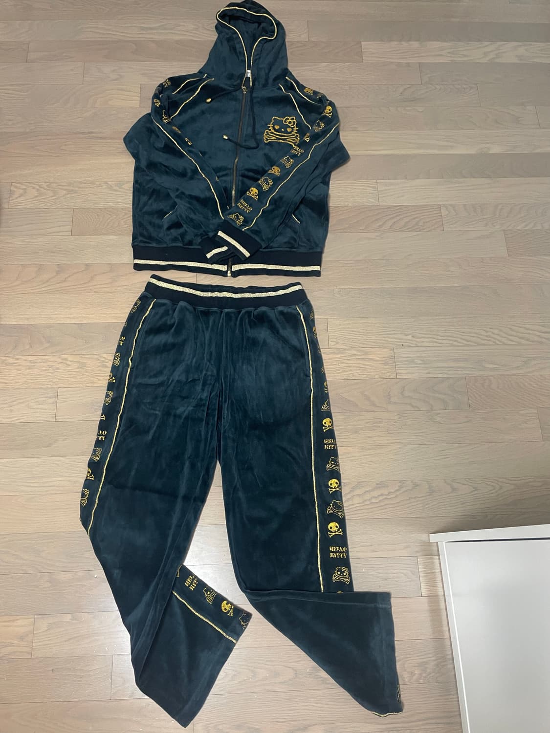 헬로키티 벨벳트레이닝세트 상품이미지1
