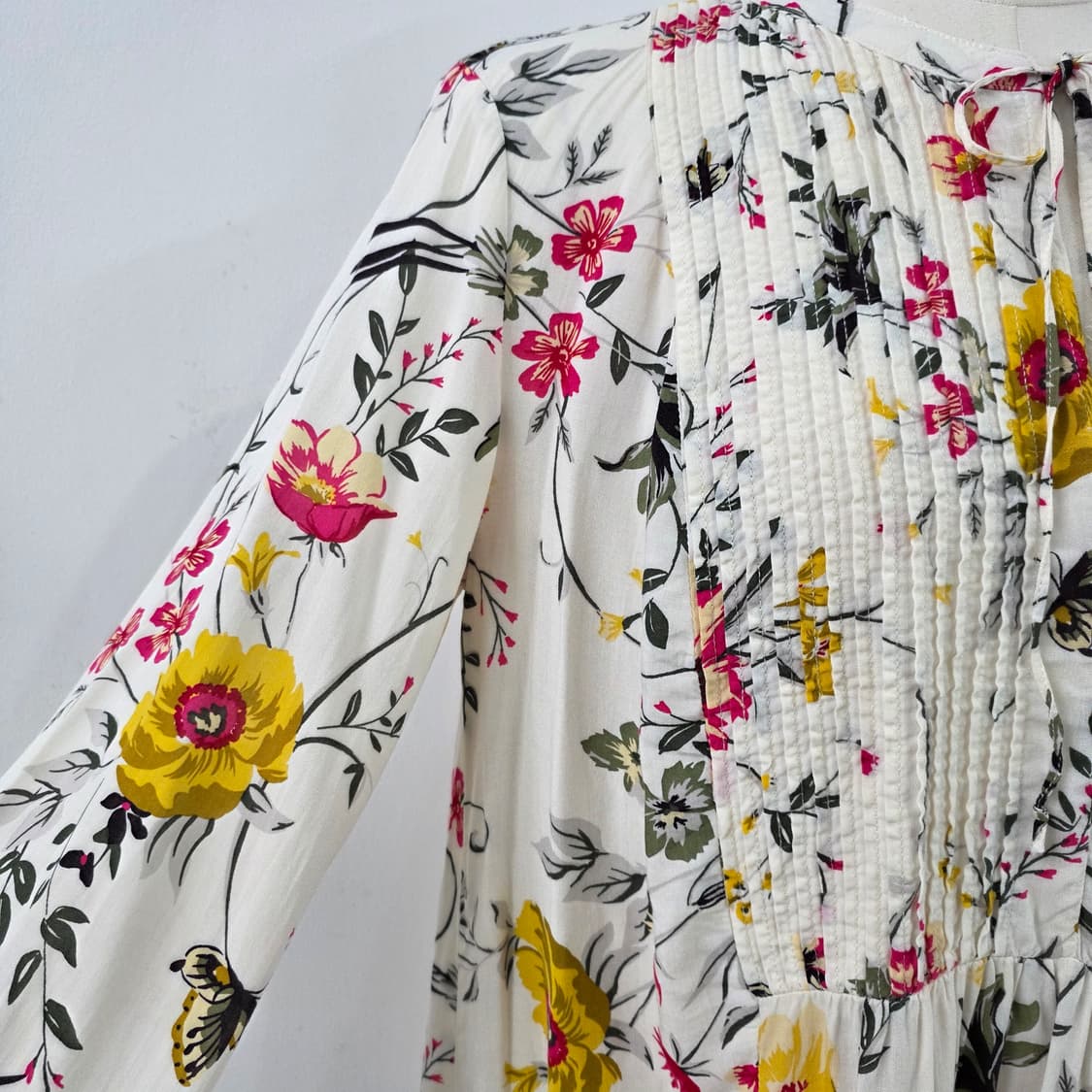 올드네이비 아이보리 플라워 핀턱 보헤미안 블라우스 상품이미지4