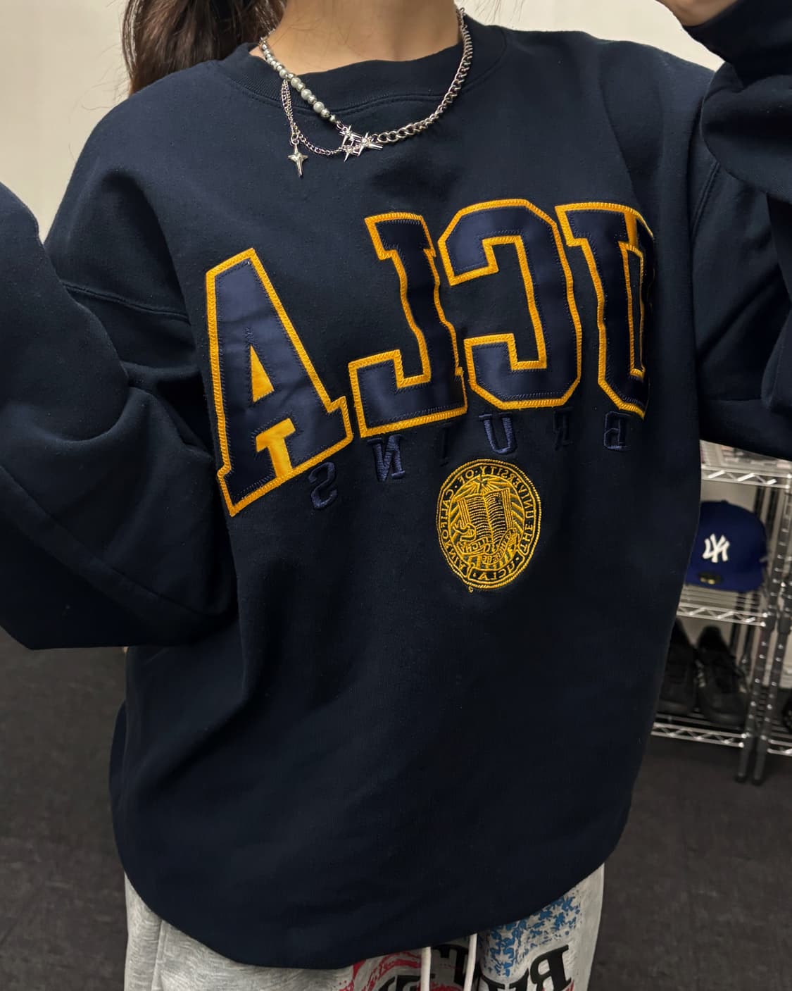 챔피온 00s UCLA 컬리지 로고 네이비 맨투맨 상품이미지1