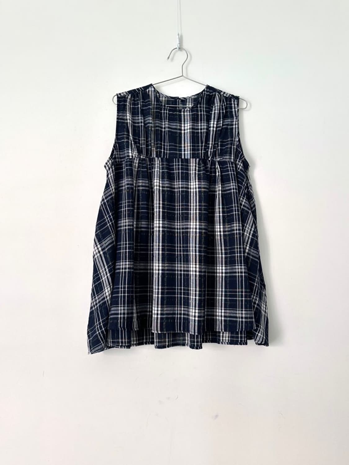 Check pintuck sleeveless blouse 상품이미지4