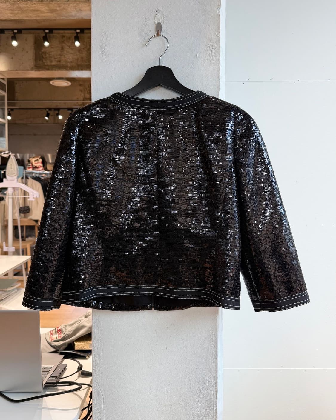샤넬 블랙 스팽글 크롭 자켓  상품이미지7