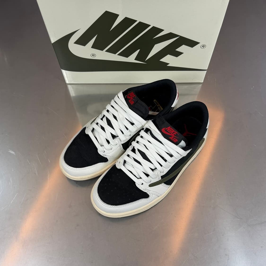 [리오브] 나이키 조던 1 X 스캇 OG 미디움 올리브 로우 스니커즈 상품이미지2