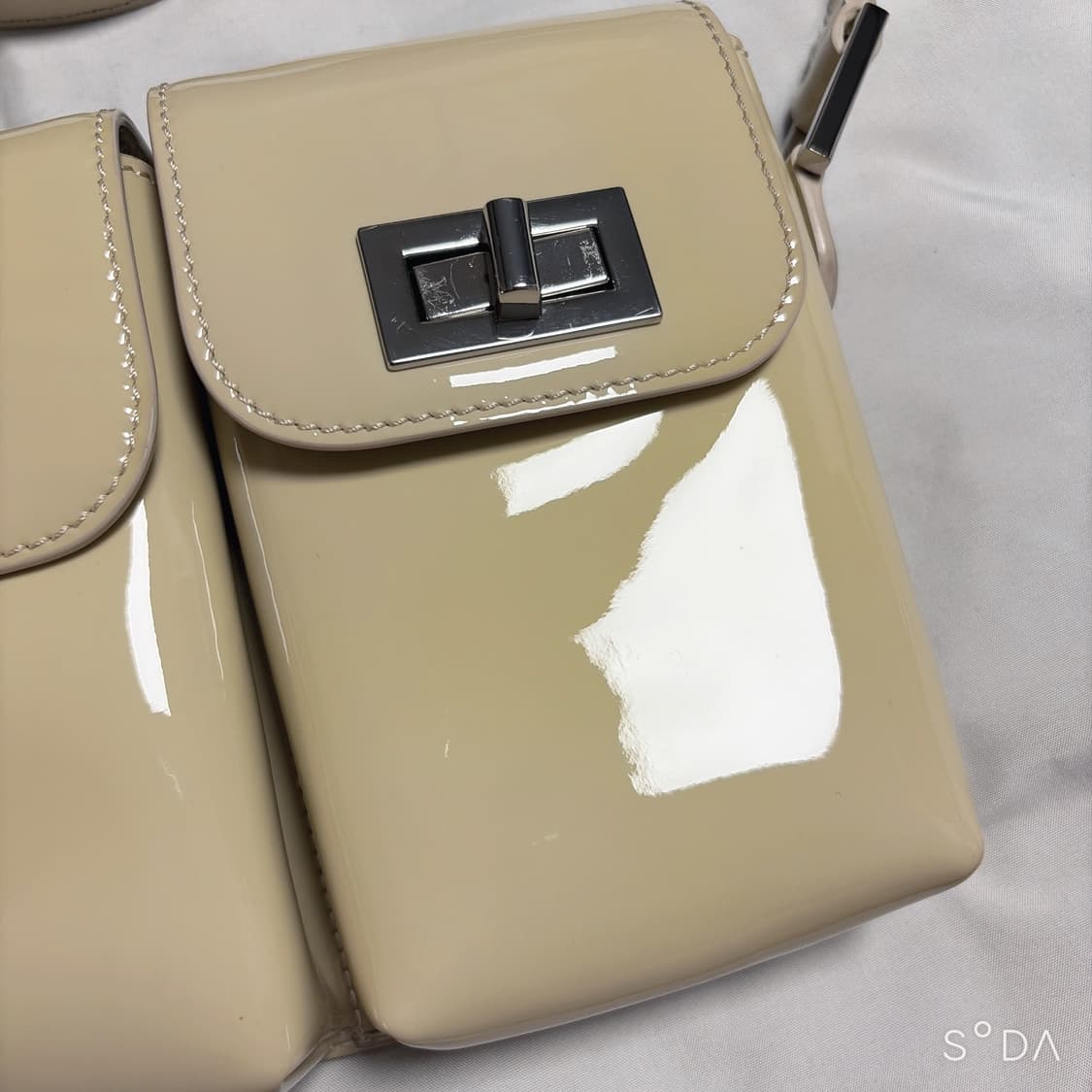 바이파 에나멜 빌리백 크로스백 상품이미지3