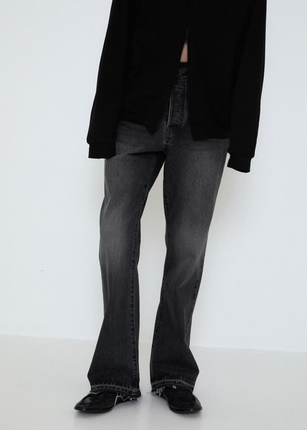 252 RELAXED FLARE DENIM JEANS (USED BLAC 상품이미지5