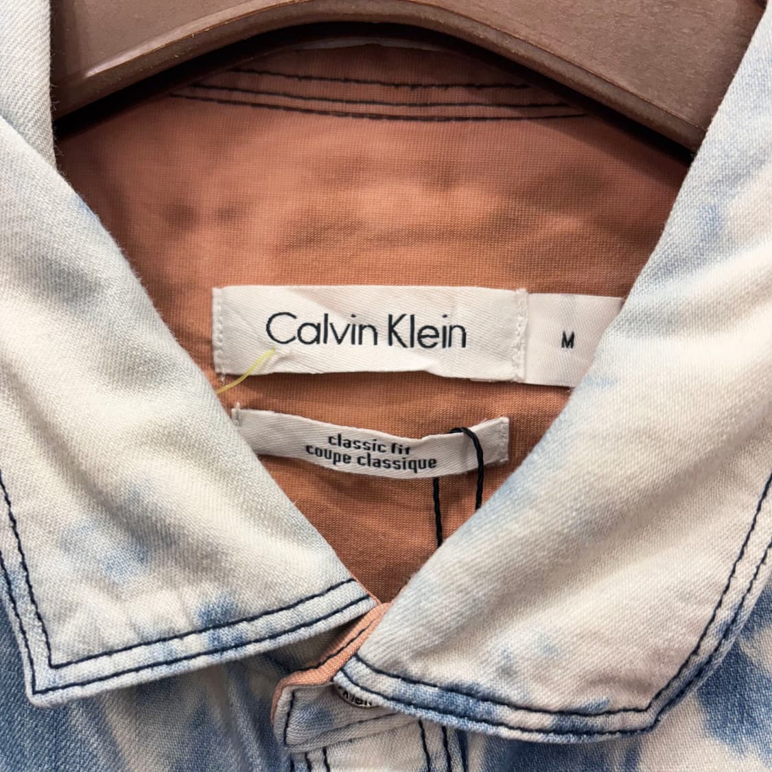 캘빈클라인 클래식 코튼 데님 셔츠 타이다이 워싱 플랩 포켓 디테일 블루 상품이미지7