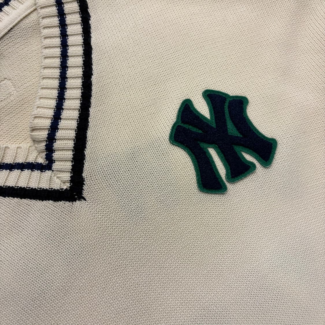 [M] 엠엘비 MLB 뉴욕 양키스 브이넥 아이보리 니트 스웨터 D149 상품이미지3