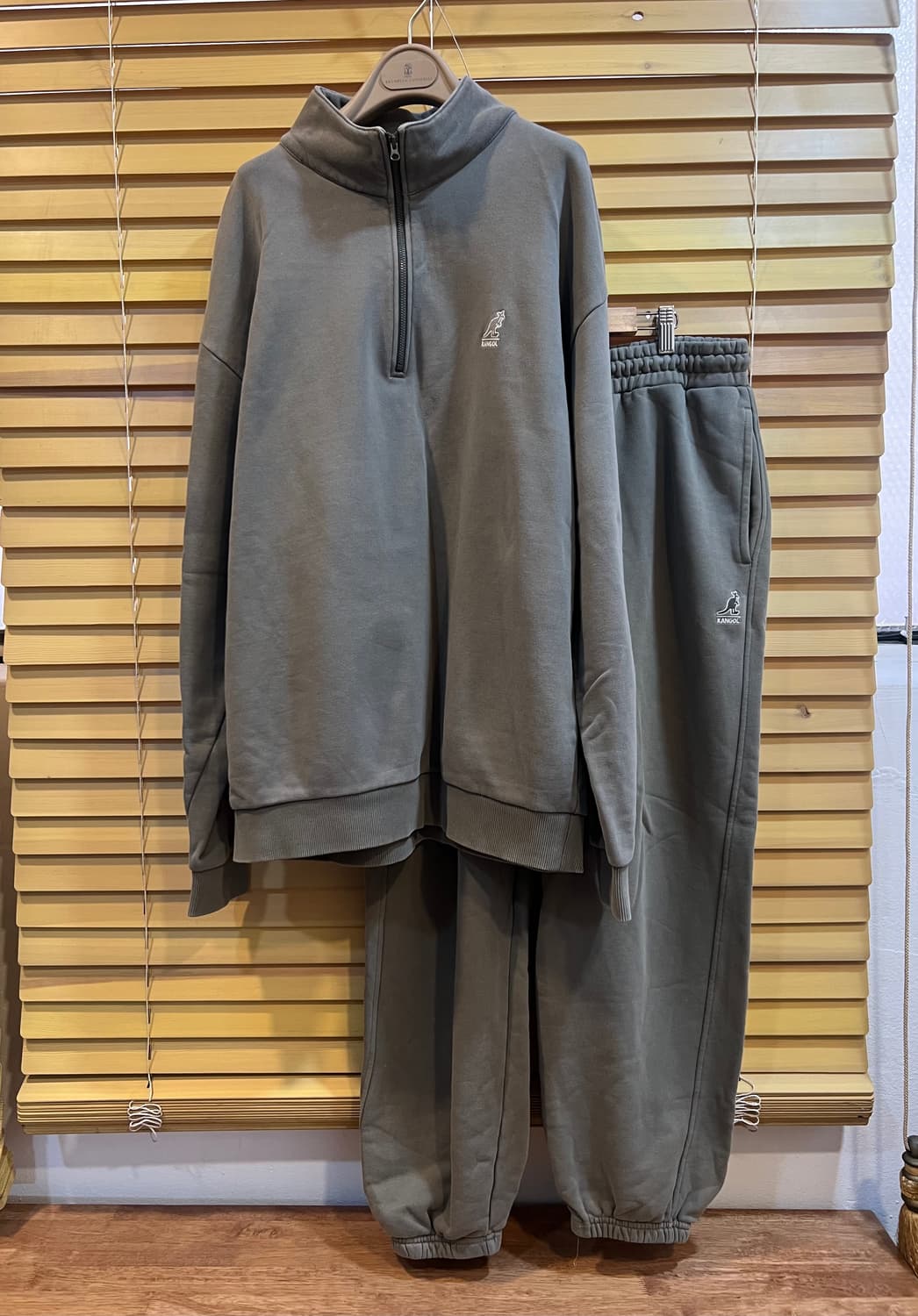 캉골 남성 카키 트레이셋업 집업티셔츠 조거팬츠 상품이미지1