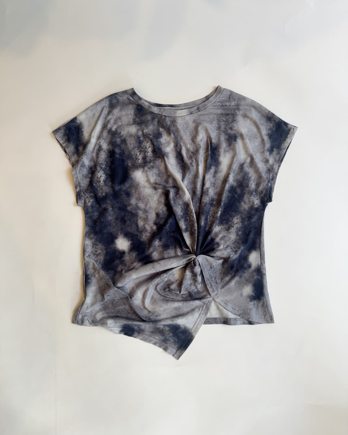 Tie-Dye Knot Hem Top  상품이미지1