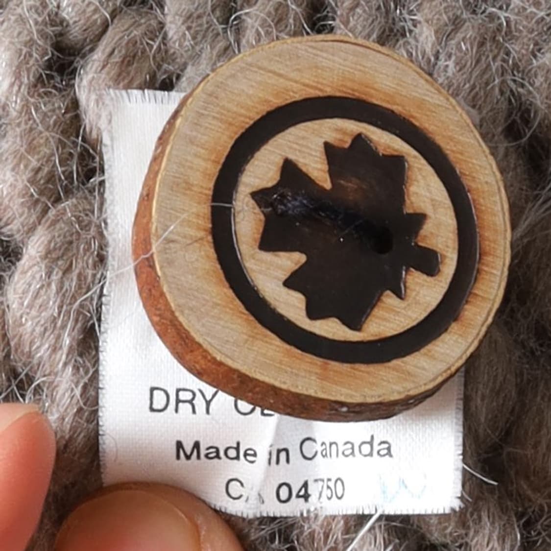 Kisitau Maple Leaf Cowichan Cardigan 
 상품이미지8