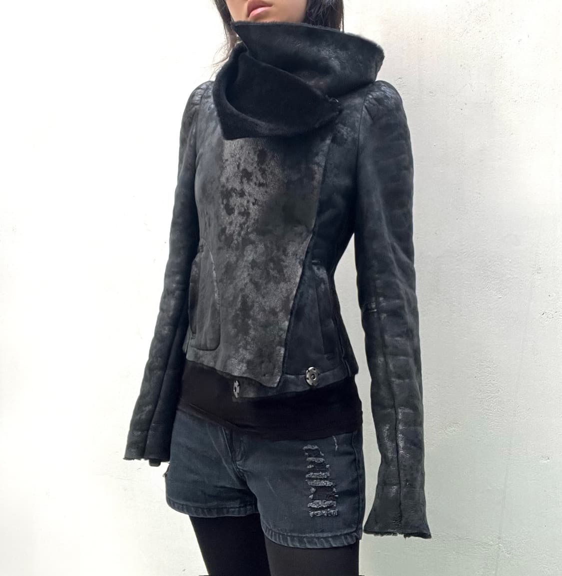 Asymmetric 하이넥 드레이핑 무스탕 상품이미지2