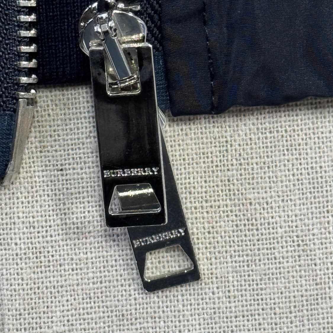 버버리 나일론 자수 투웨이 블루종 XL 상품이미지4