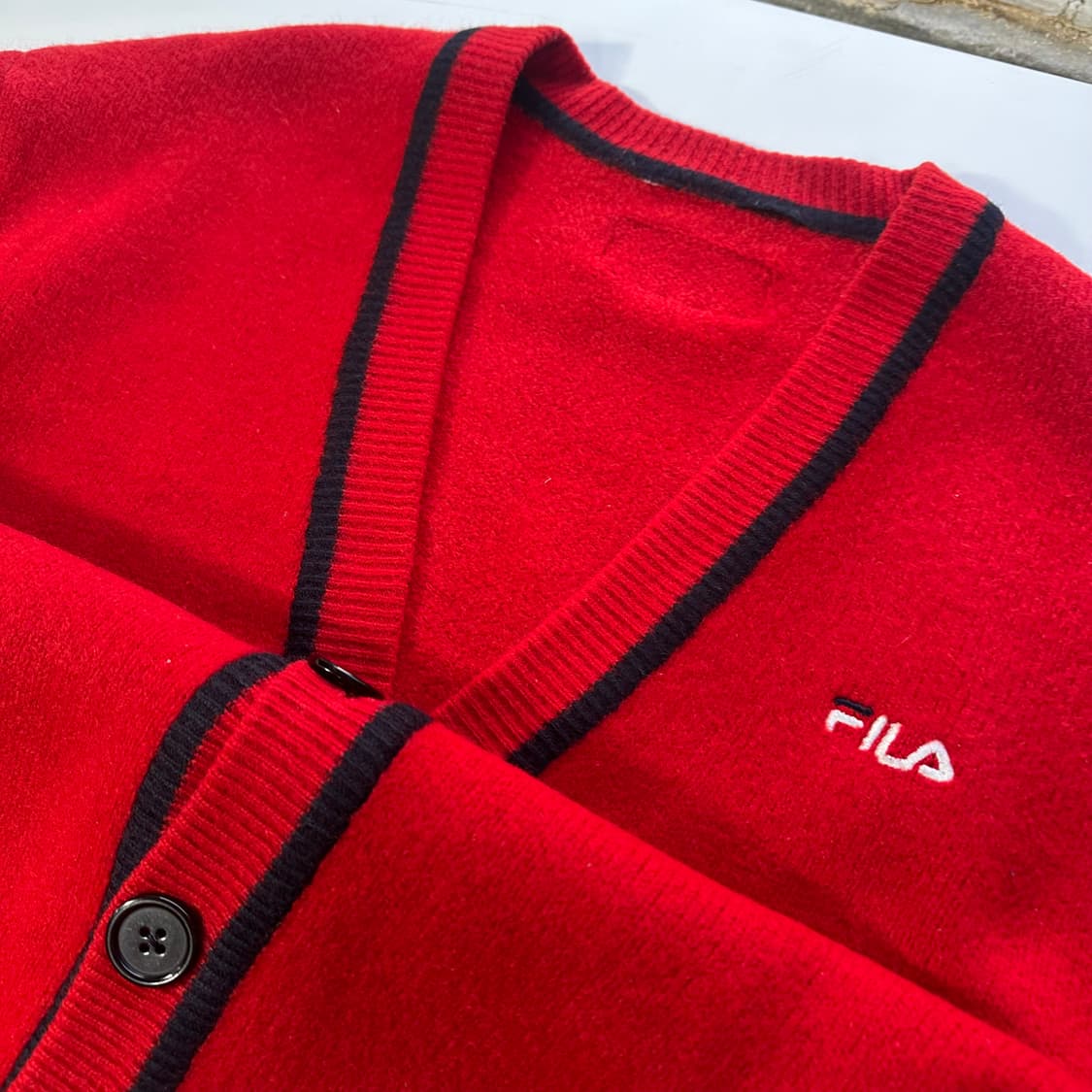 M 95 FILA 휠라 레드 기본로고 울100% 루즈핏 가디건 남여공용 상품이미지2