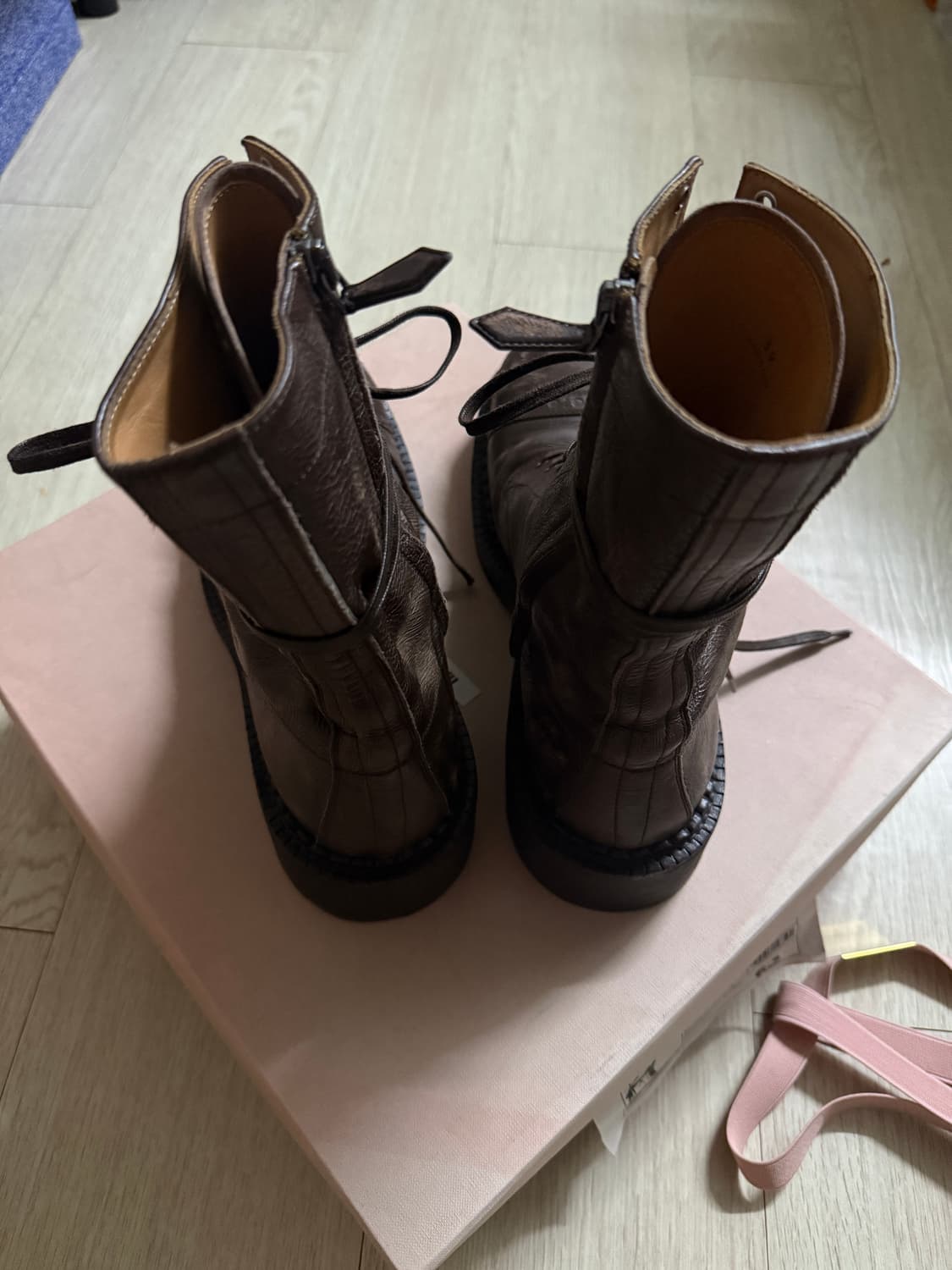 미우미우 24FW 레더 부츠 코코아브라운 39사이즈 상품이미지5