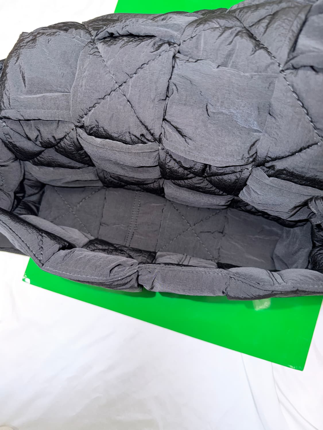 [OS] 보테가베네타 패딩 카세트백 상품이미지6