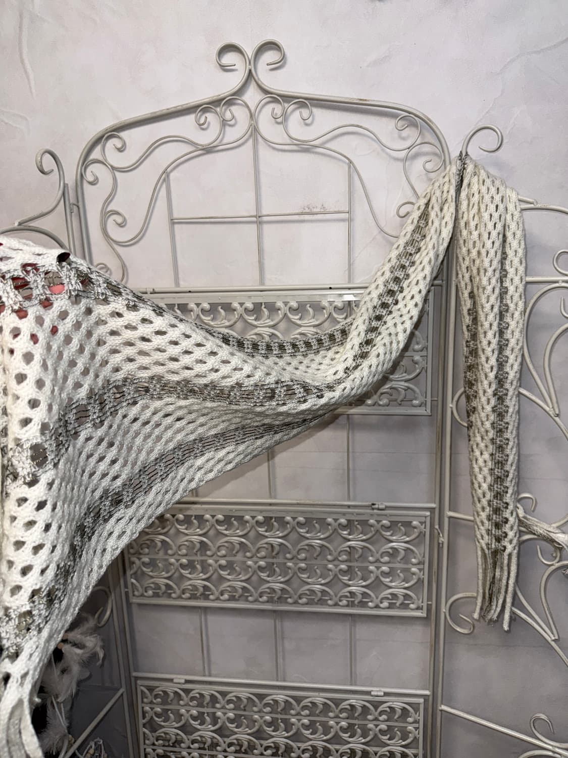 White gray punching knit muffler 상품이미지2