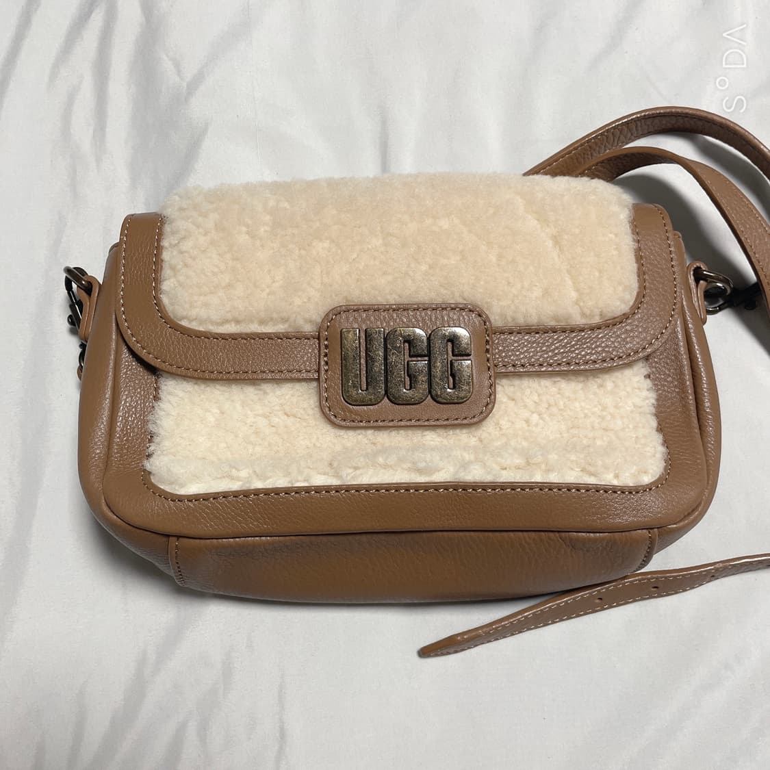 UGG 어그 크로스백 상품이미지2