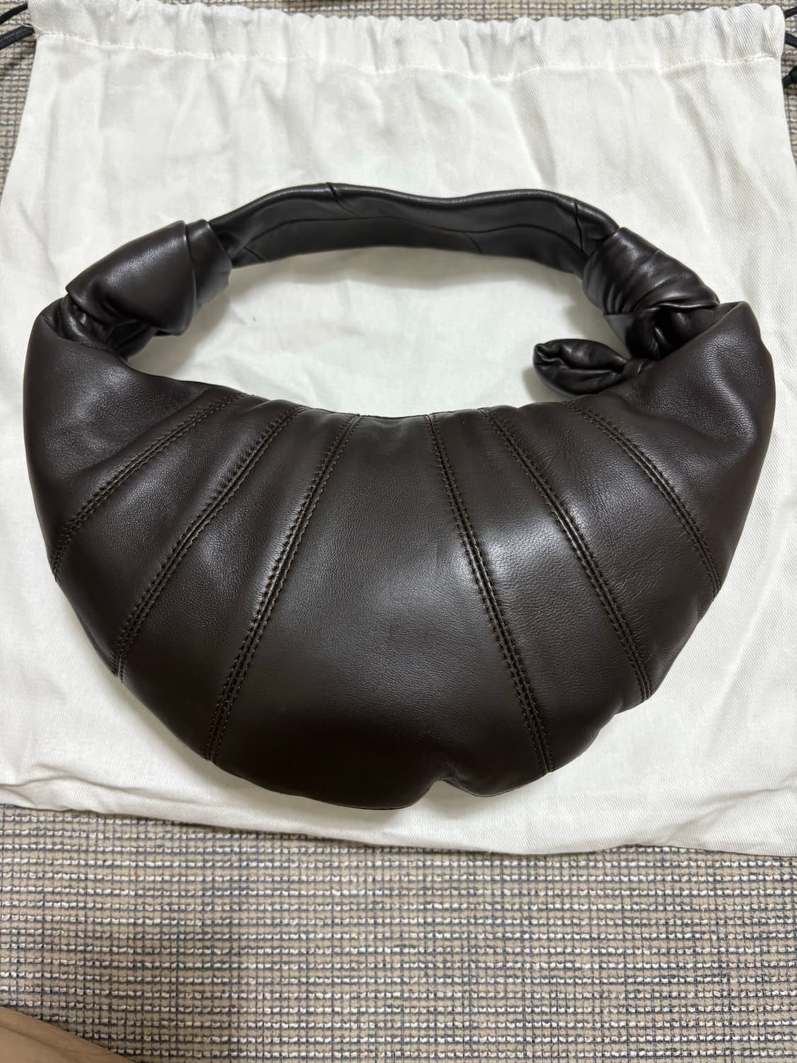 르메르 미니 포춘백 다크초콜릿 판매해요 상품이미지1