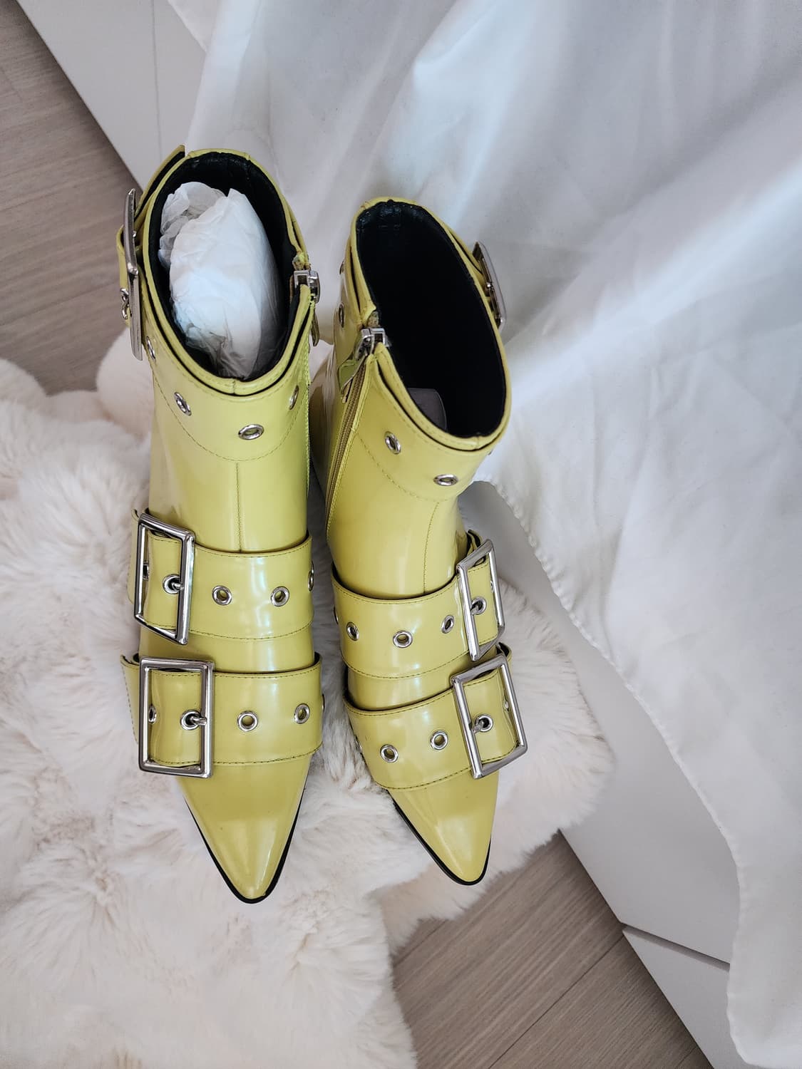 엘칸토 수입 옐로우 버클 장식 앵클 부츠 상품이미지3