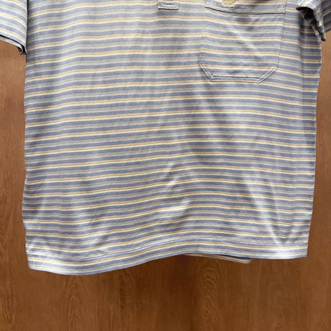 지방시 젠틀맨 스트라이프 카라 반팔 티셔츠 가슴포켓 디테일 상품이미지5