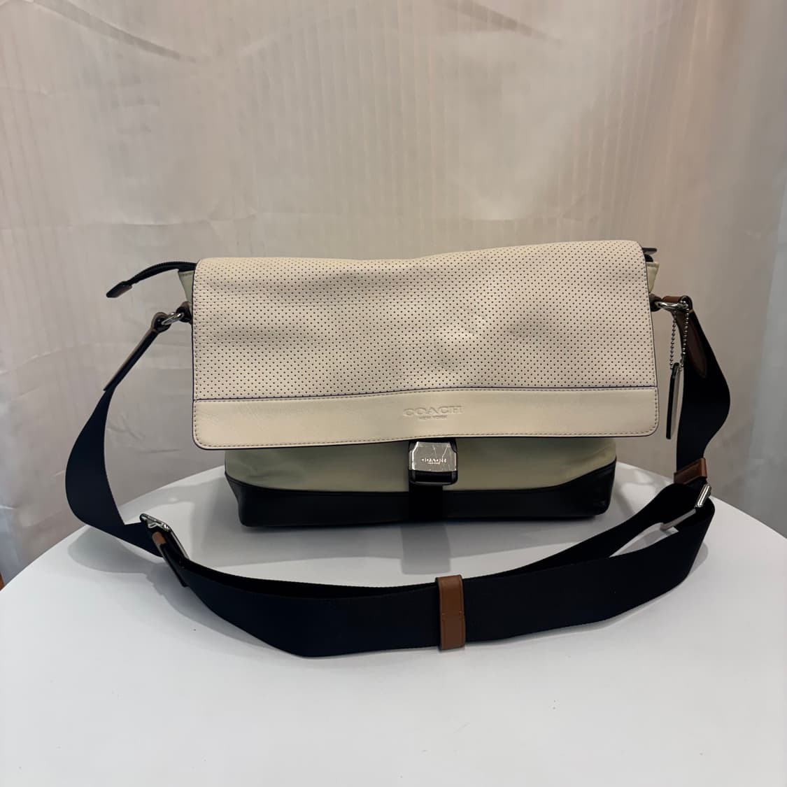 정품 코치 버클 크로스백     상품이미지1