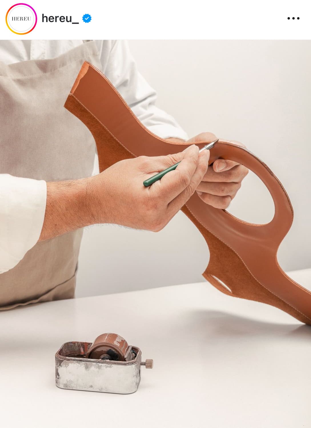 HEREU 헤레우 여성 오나다 컷아웃 레더 토트백 블랙 상품이미지7