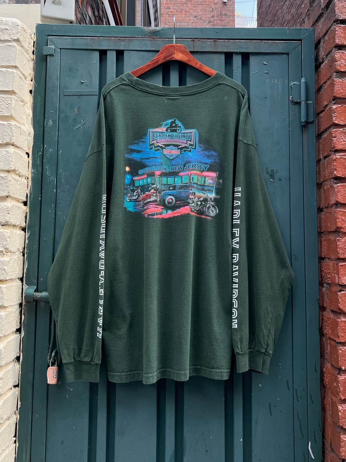 [2XL]할리 데이비슨 버겐 카운티 네온 사인 다크그린 롱슬리브 티셔츠 상품이미지1
