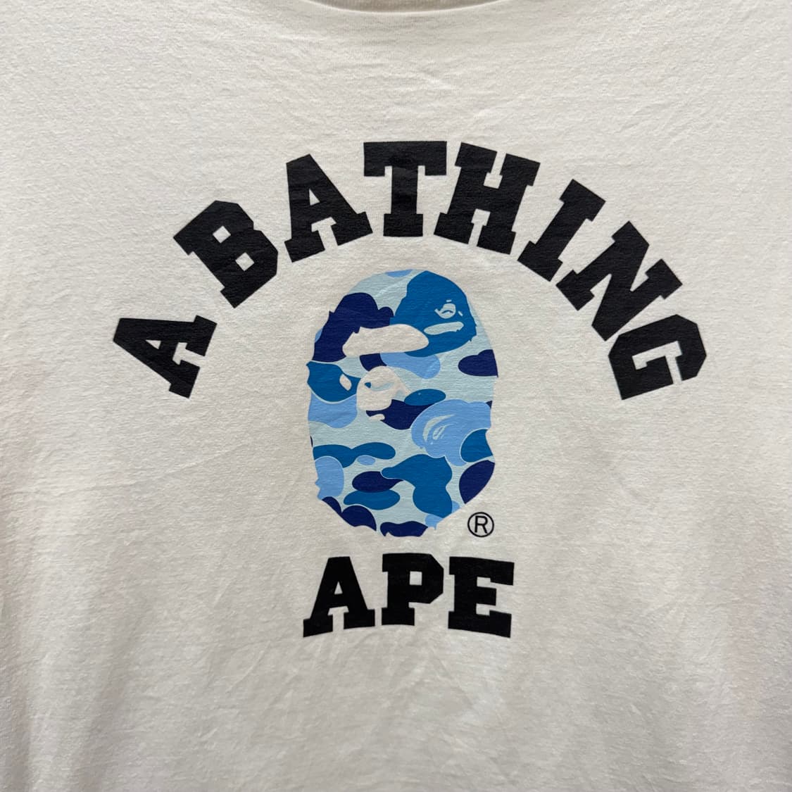 베이프 반팔 티셔츠 전면 카모 고릴라 로고 디테일 화이트 상품이미지5