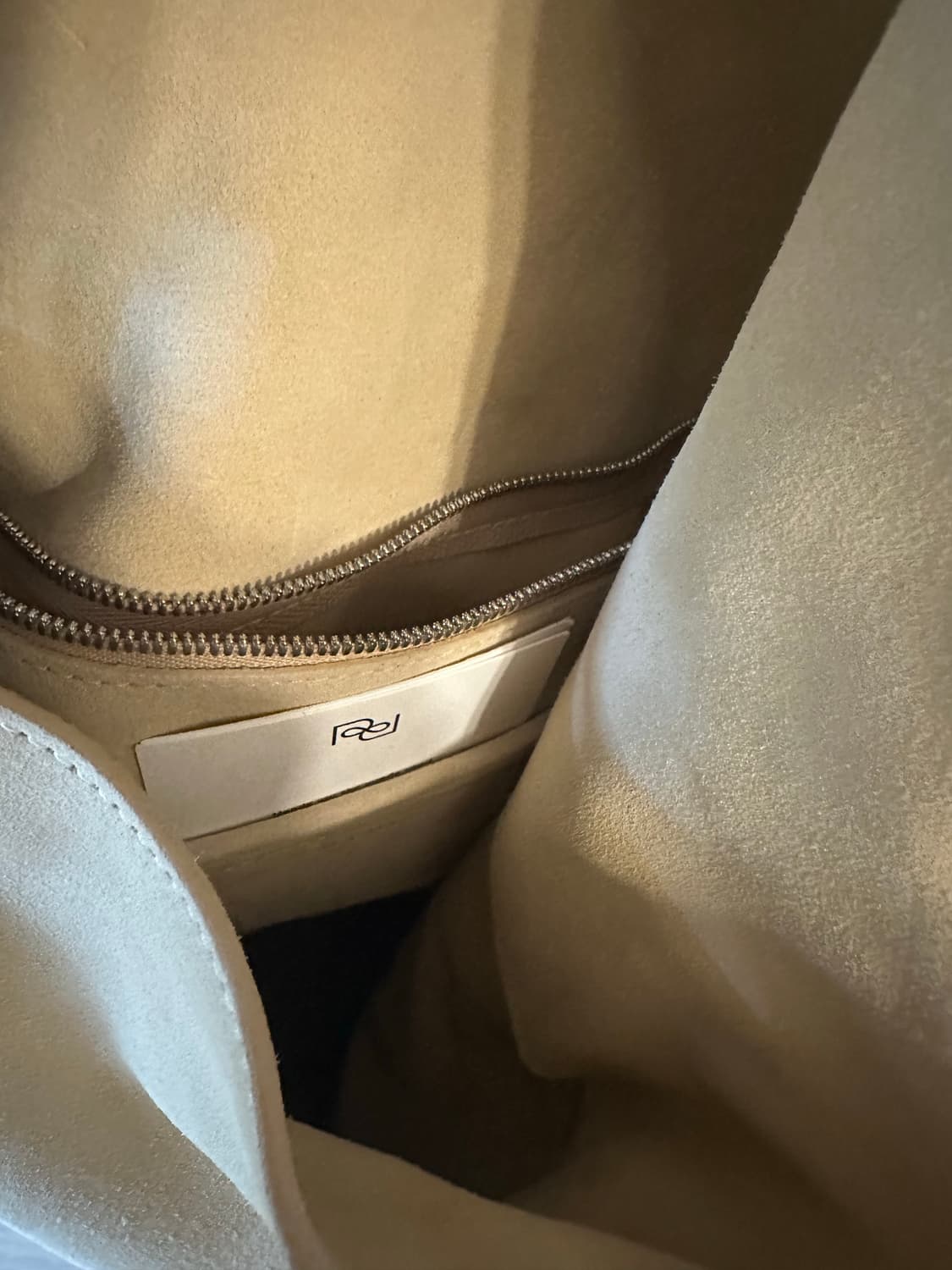 리포메이션 오버사이즈드 비토리아 토트 스웨이드 백 XL 새상품 상품이미지8