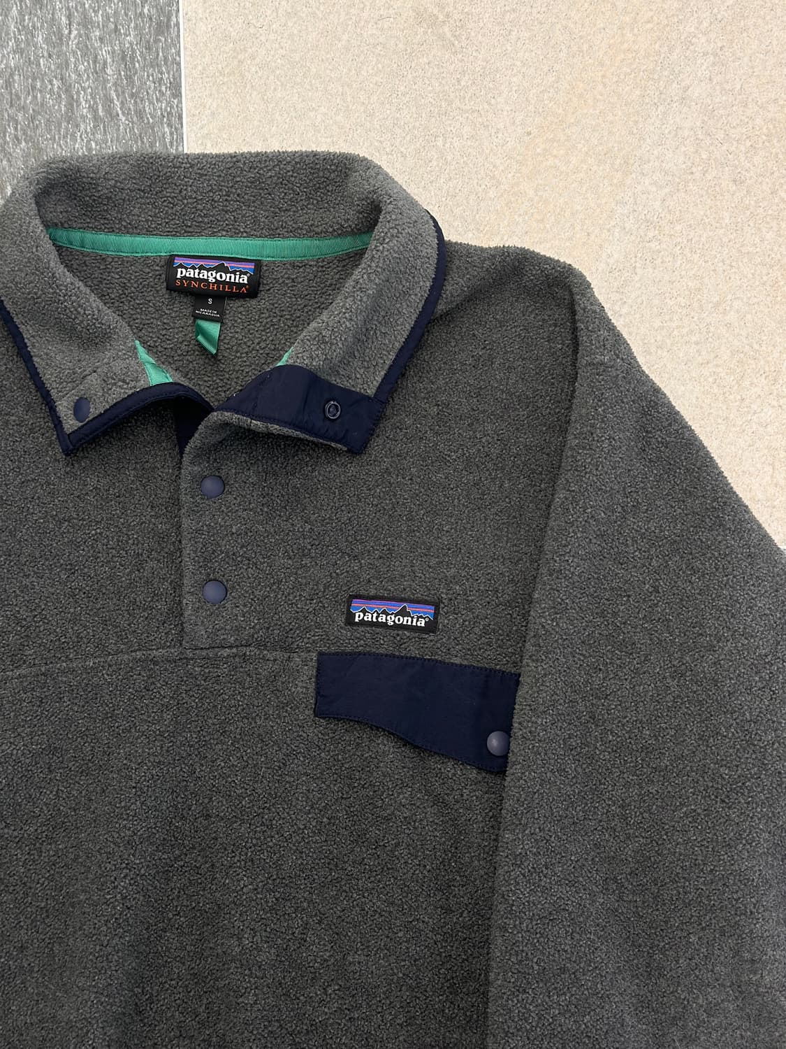 파타고니아 신칠라 그레이/네이비 스냅 플리스 상품이미지6
