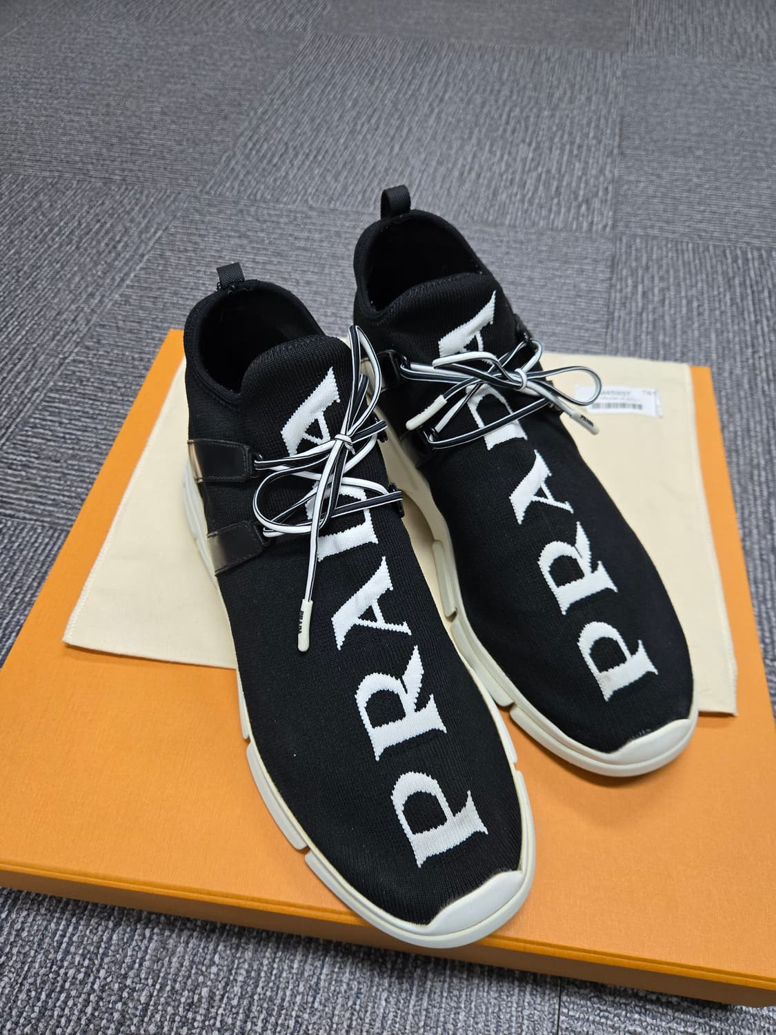 [특가][정품]프라다 니트 스니커즈 5사이즈 상품이미지1