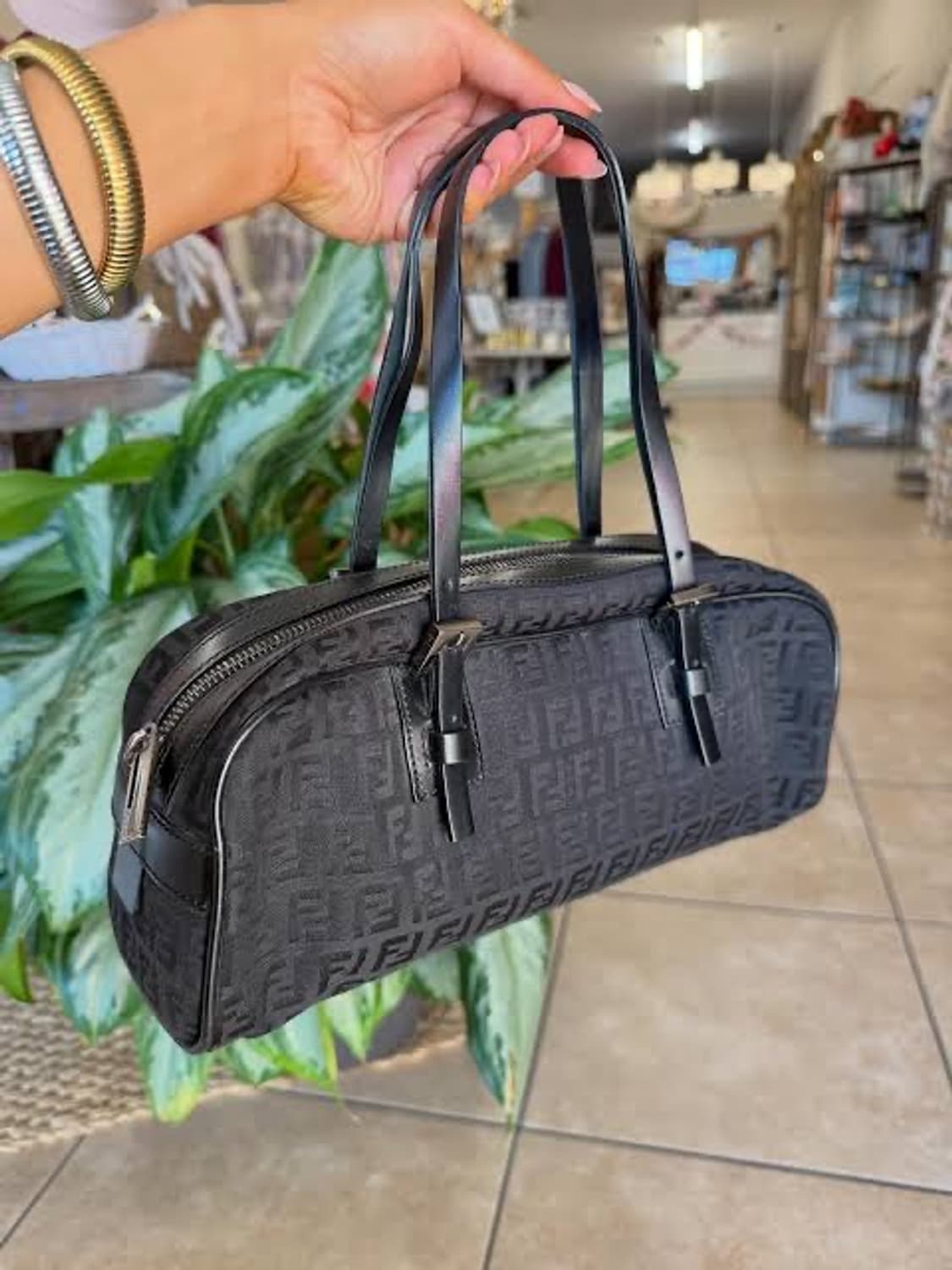 펜디 바게트백 블랙 은장 상품이미지3