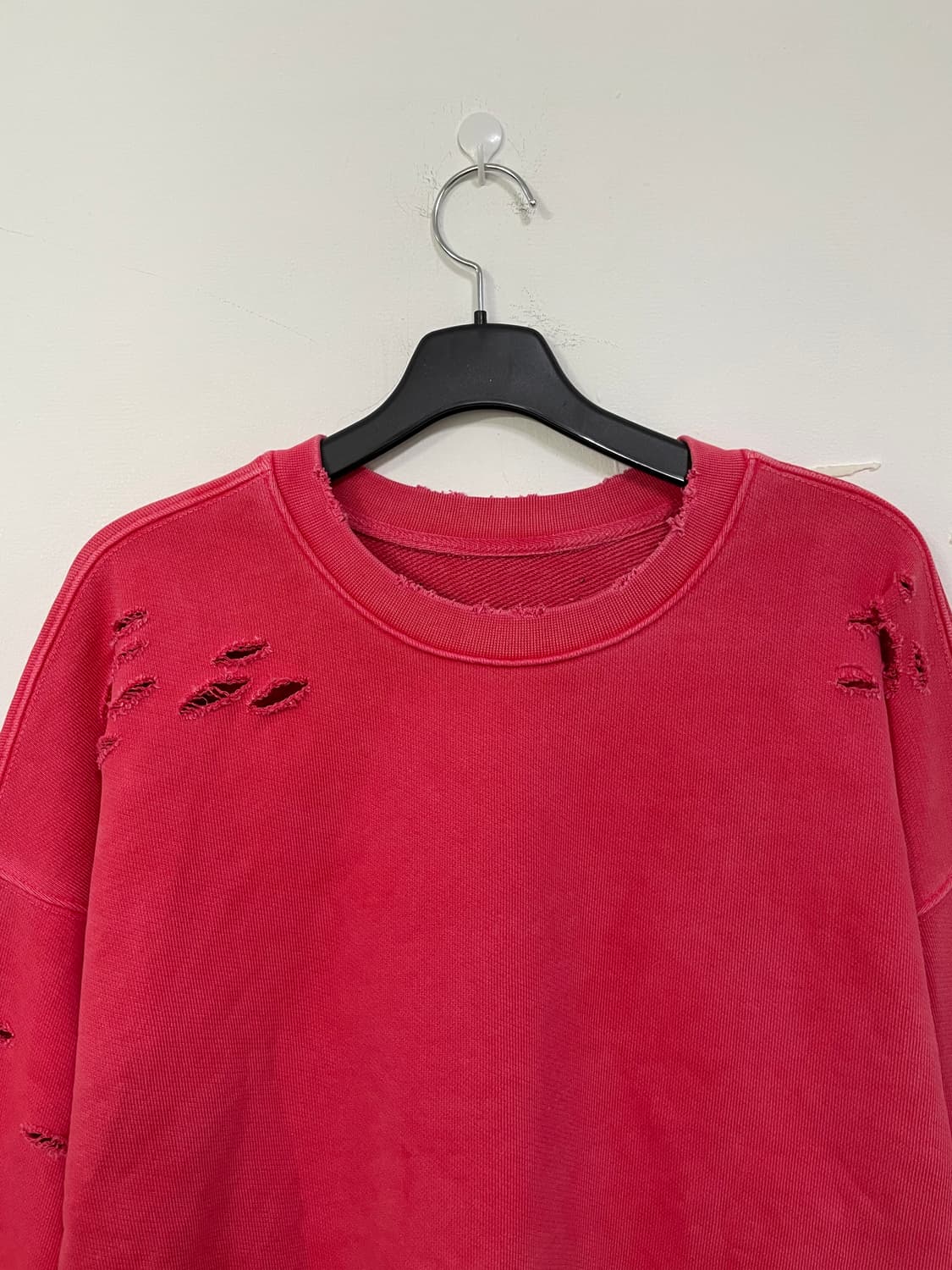 어텐션로우 피그먼트 데미지 맨투맨 상품이미지4