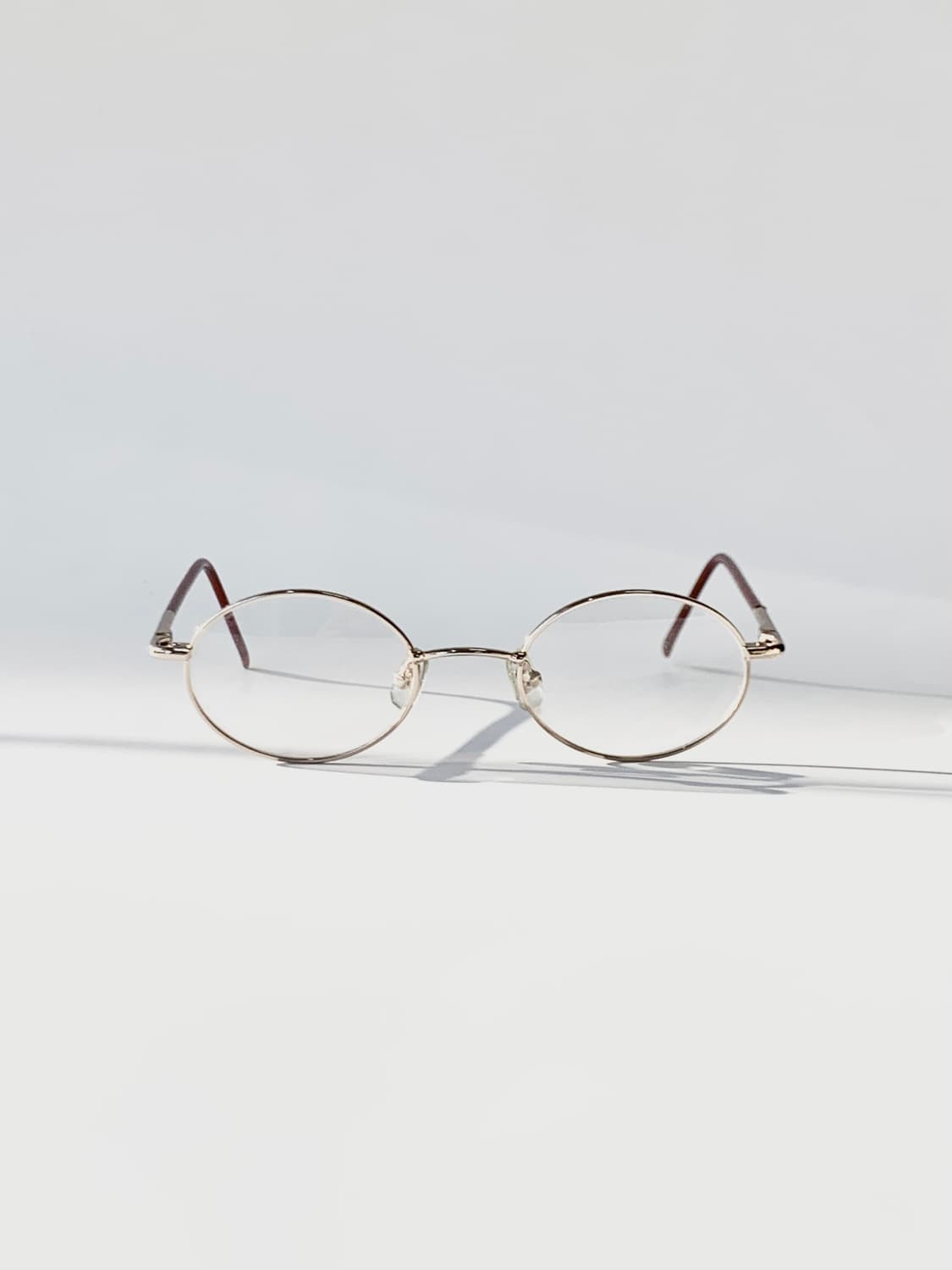 [픽키-648] 소형 골드 메탈 오벌 안경 미니멀 버건디 템플 데드스탁 상품이미지1